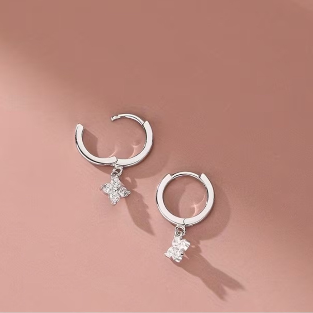 Elegant 925 Silver Hoop Earrings with Star Charm